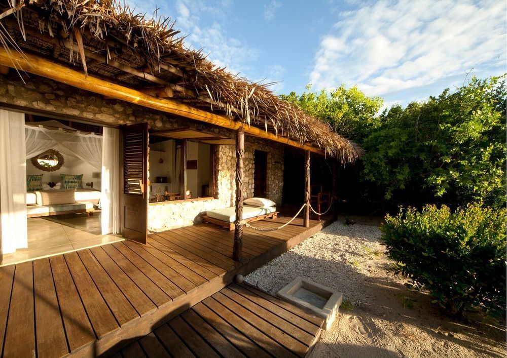 Azura Quilalea Island Hotel Exterior photo